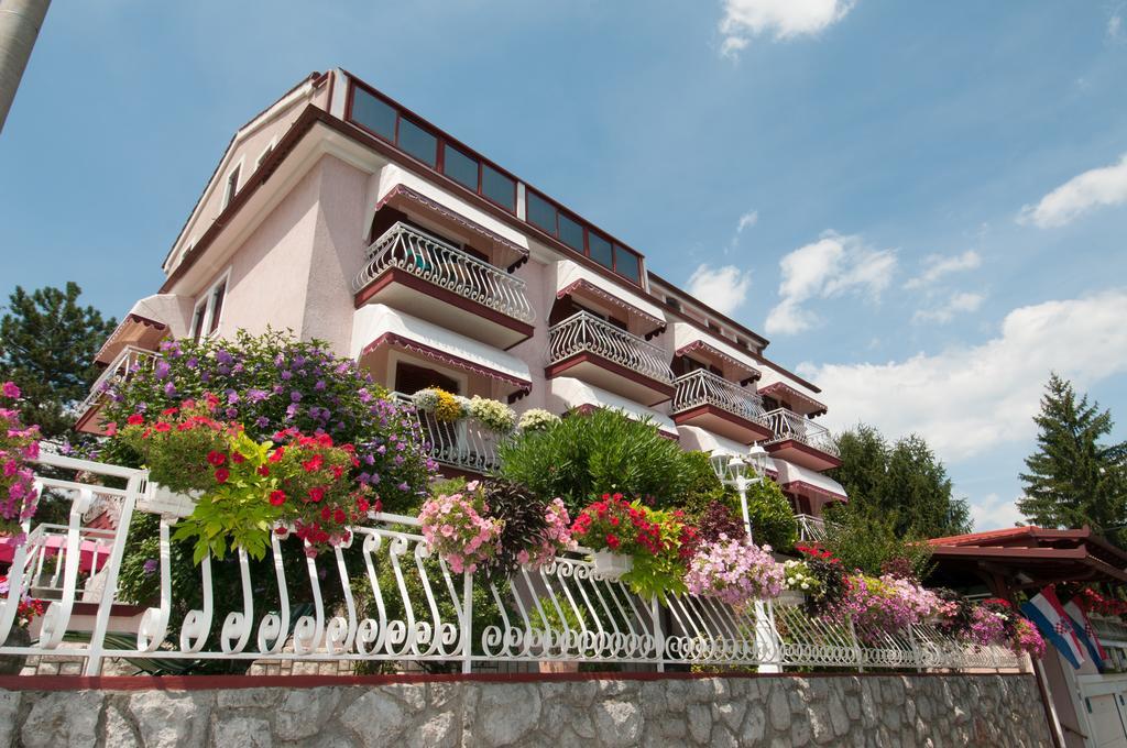 Bed & Breakfast Villa Klara Icici Ngoại thất bức ảnh